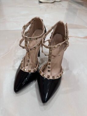 Wild Diva Black Patent and Nude Studded T-Strap Pointed Pumps